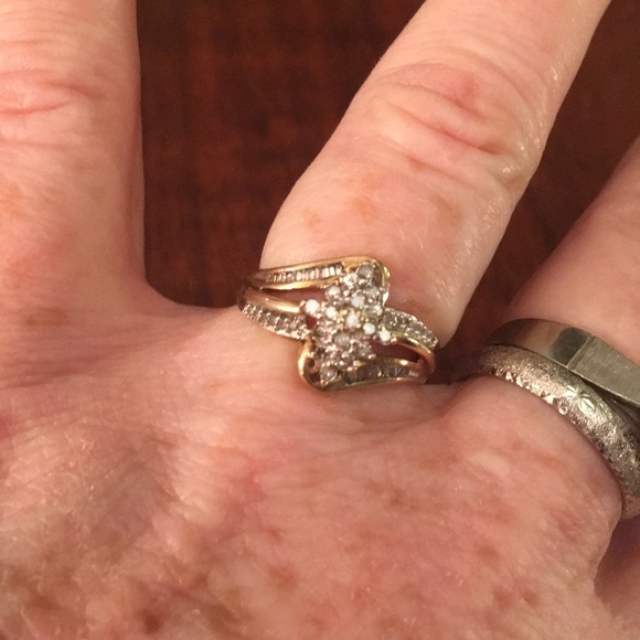 10k Gold Vintage diamond cluster ring w- appraisal - Picture 5 of 13